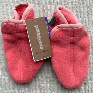 NWT Patagonia baby synch booties 3-6mos